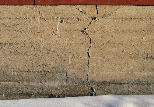 Structural Cracks